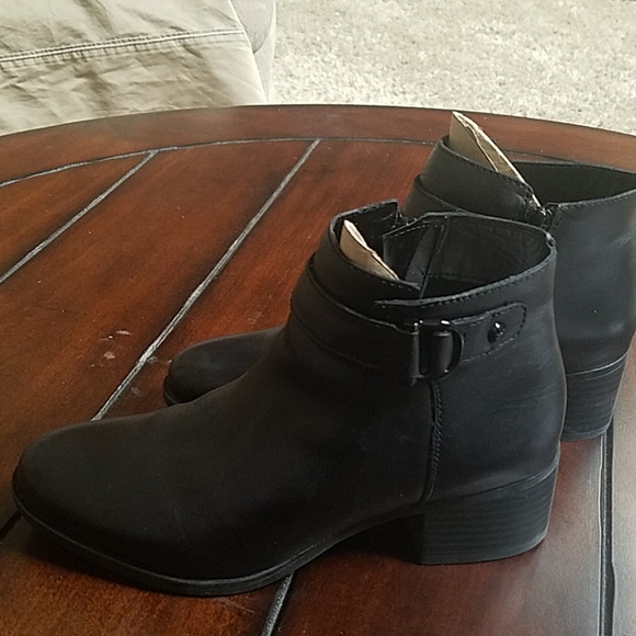 naturalizer becca leather bootie